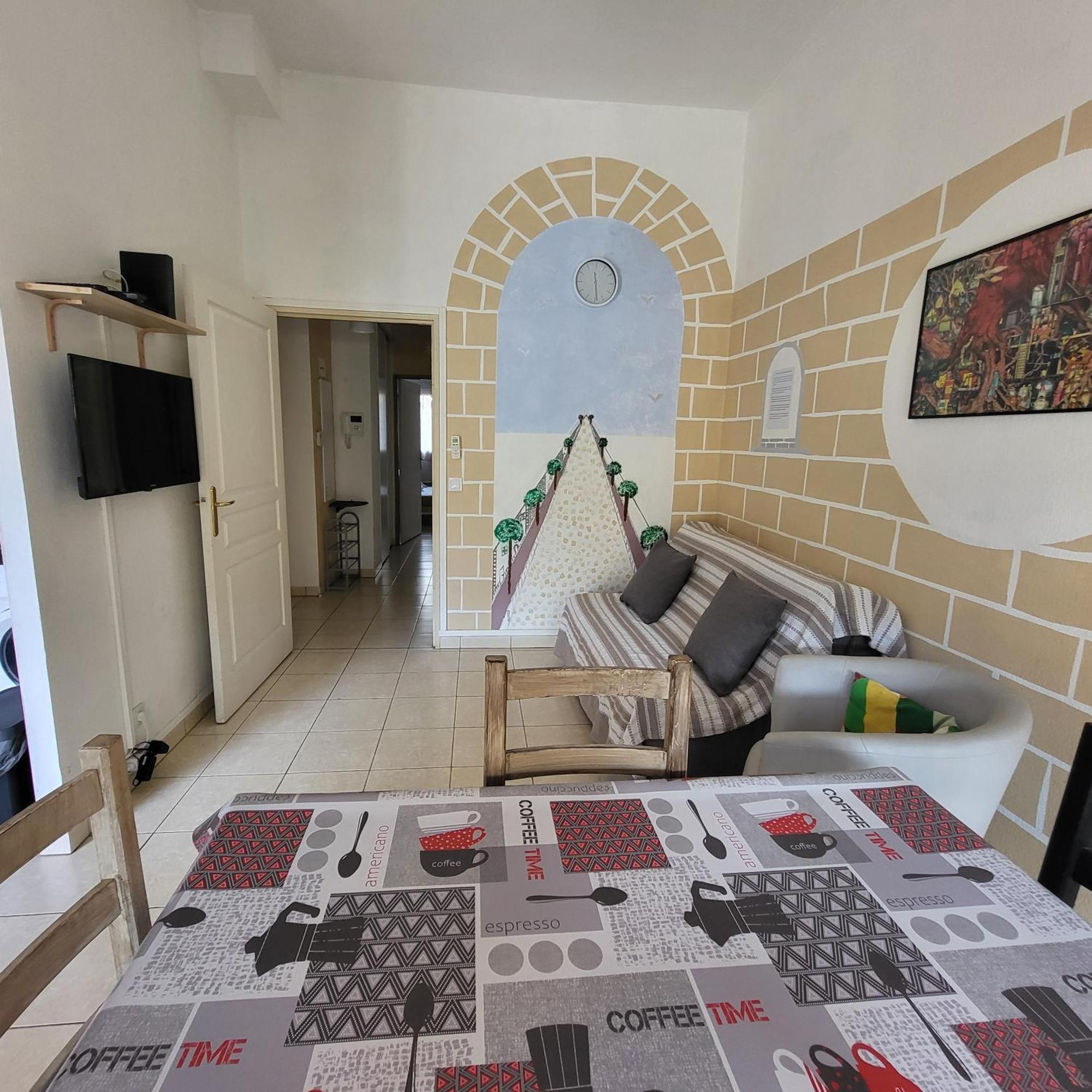 Coeur D'Azur Apartment Сен-Лоран-дю-Вар Екстериор снимка